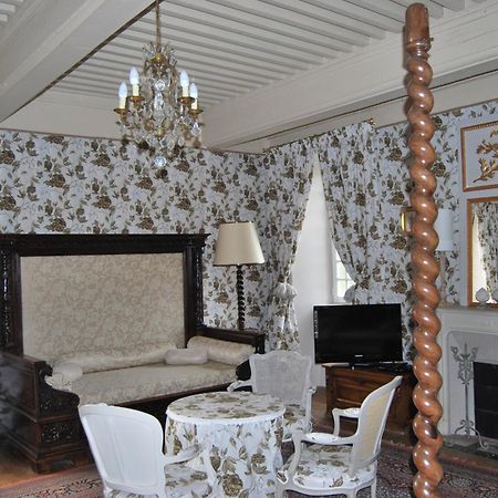 Chateau De Chantelauze Olliergues Oda fotoğraf