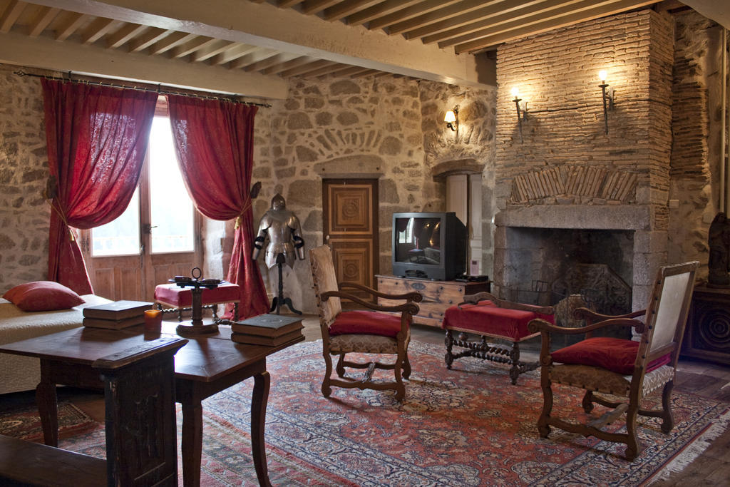 Chateau De Chantelauze Olliergues Oda fotoğraf